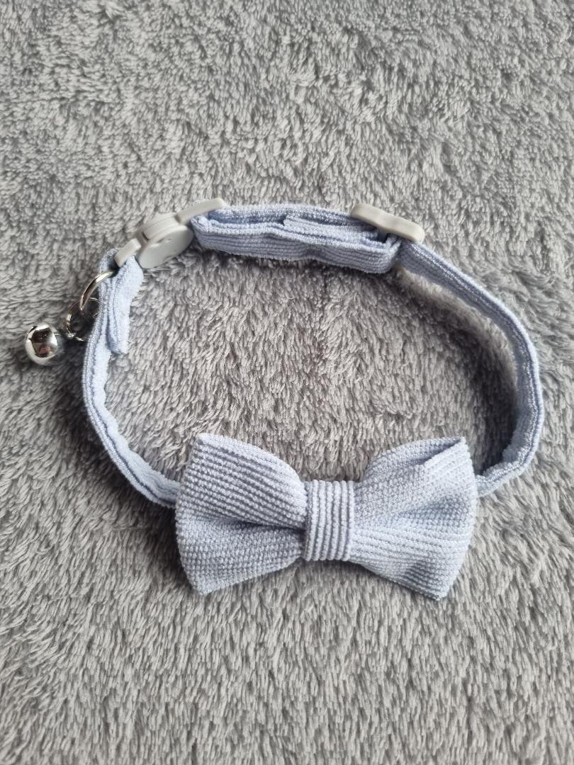 Collier bleu côtelé