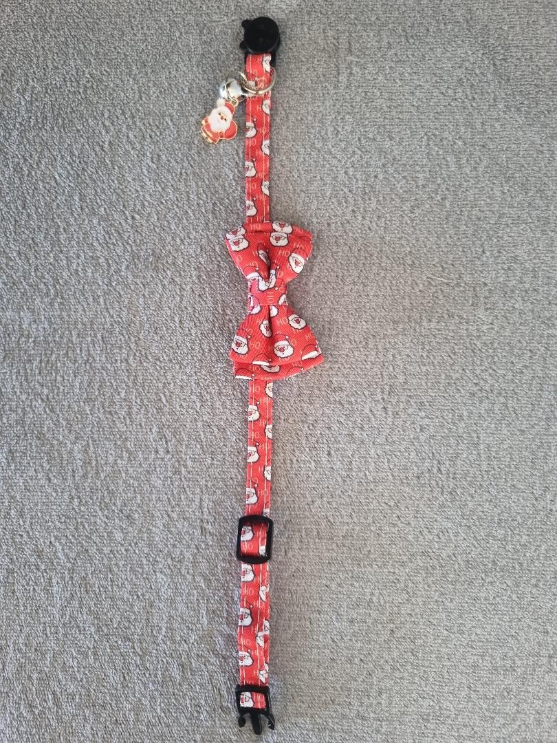 Collier avec un Nœud Papillon de Noël pour Chat – Rouge Motif Père Noël - Miniature 4