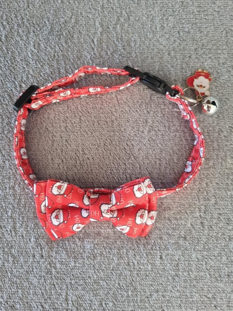 Collier avec un Nœud Papillon de Noël pour Chat – Rouge Motif Père Noël - Miniature 2
