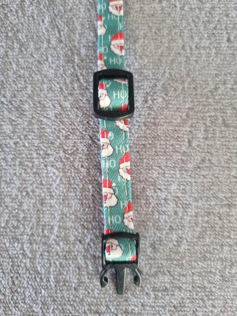 Collier avec un Nœud Papillon de Noël pour Chat – Vert Motif Père Noël - Miniature 5