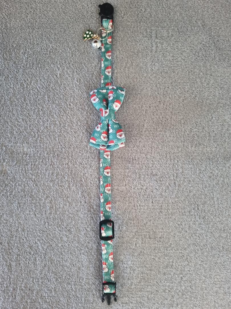 Collier avec un Nœud Papillon de Noël pour Chat – Vert Motif Père Noël - Miniature 4