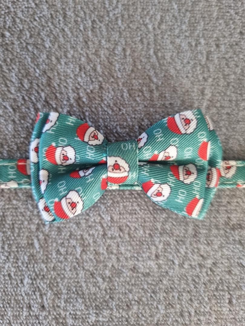 Collier avec un Nœud Papillon de Noël pour Chat – Vert Motif Père Noël